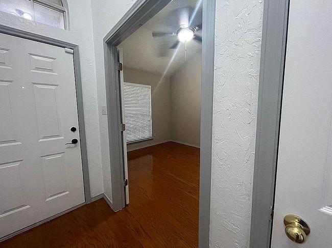 Additional photo 3 of property located at 201 Settlers Glen Trl