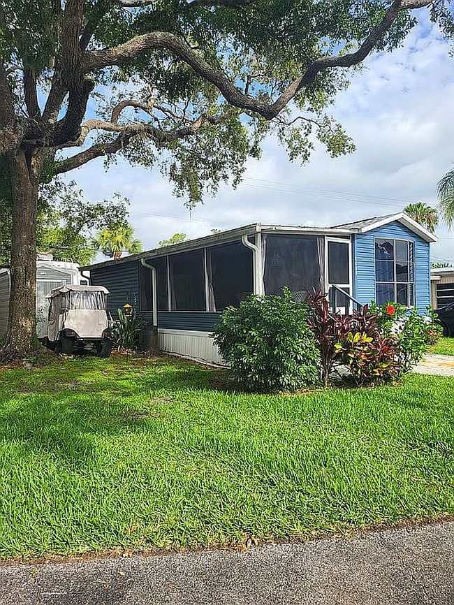 Photo of 8433 Tree Creeper Pl, Riverview, FL