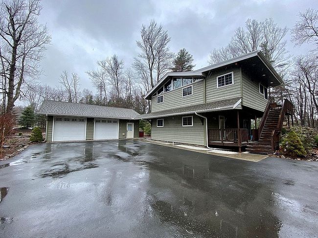 336 Sir Bradford Rd, Pocono Lake, PA