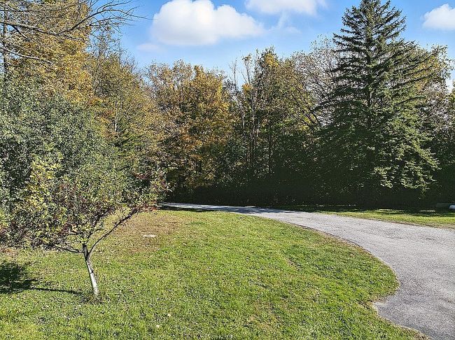 Photo of 653 Simmons Dr, Shelburne, VT