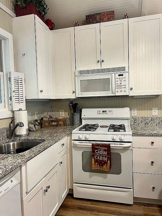 Photo of 14 Fish Camp Cir, Newland, NC