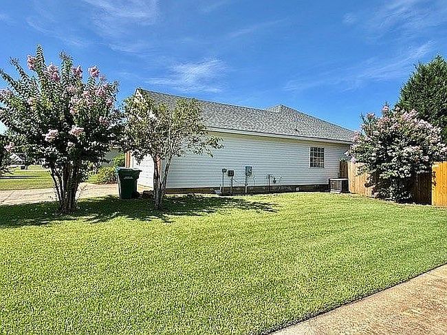 Photo of 155 Larkspur Ln, Bonaire, GA