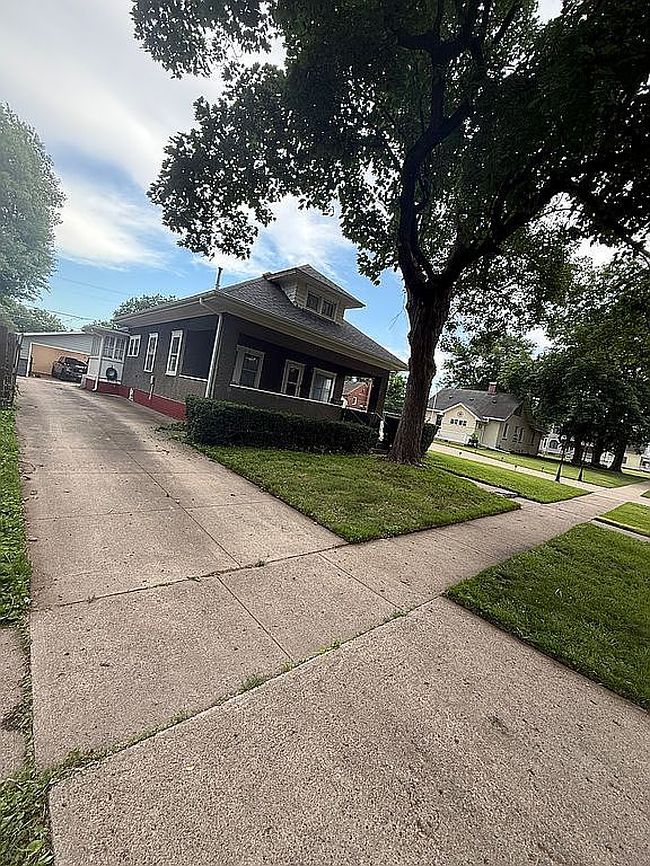Photo of 410 N B St, Oskaloosa, IA