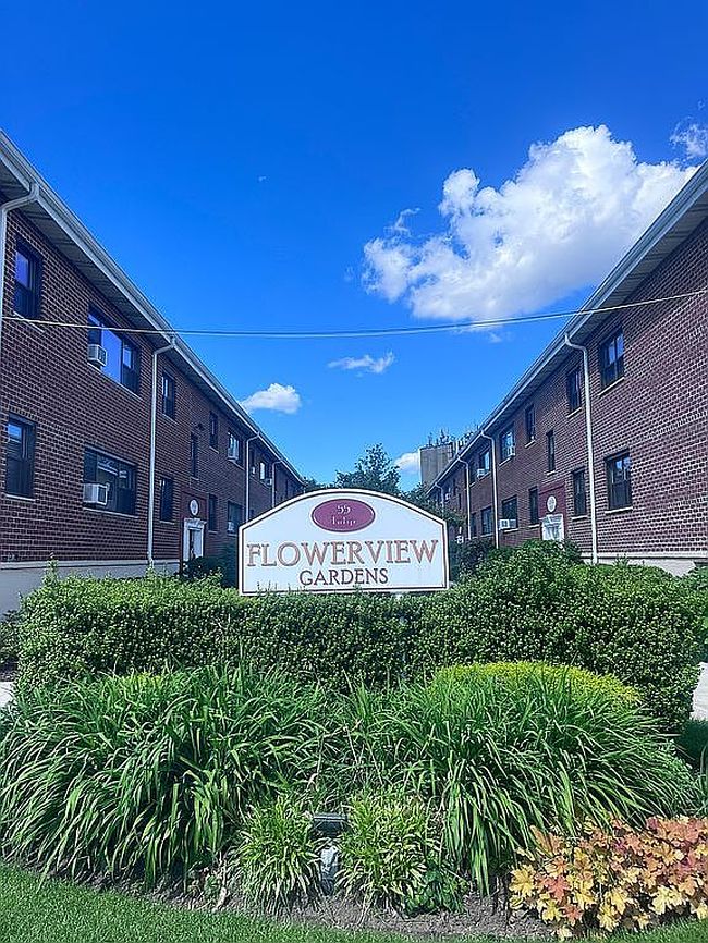 Photo of 55 Tulip Ave Apt 51, Floral Park, NY