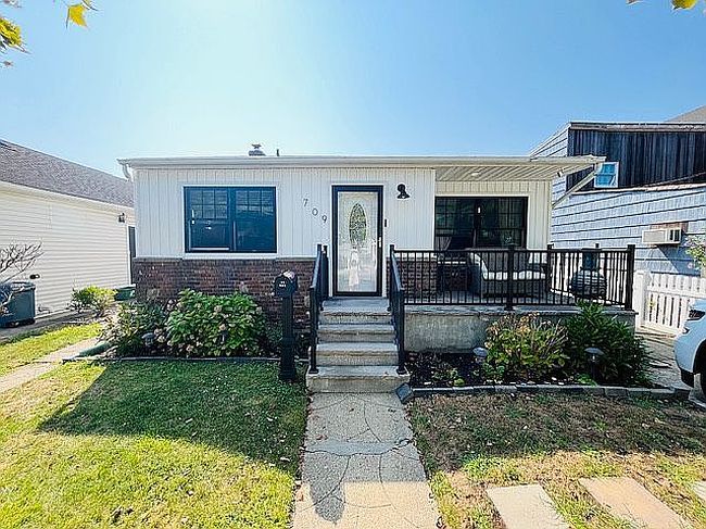 Photo of 709 Monroe Blvd, Long Beach, NY
