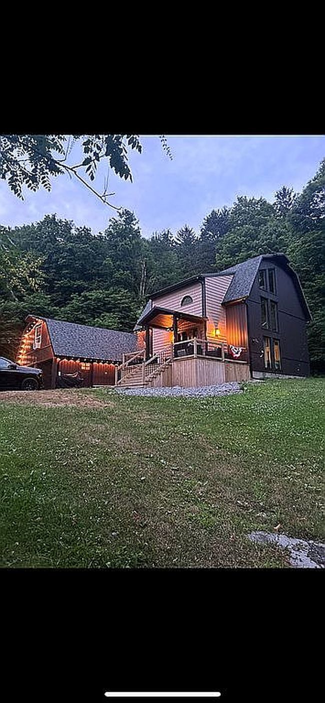 Photo of 4810 Howlett Hill Rd