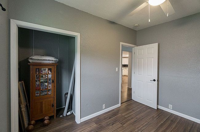 Image of 402 Moore St