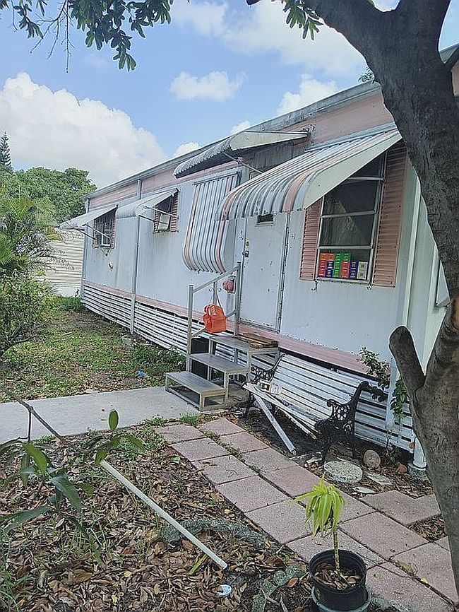 Photo of 19900 Nw 37th Ave, Miami Gardens, FL