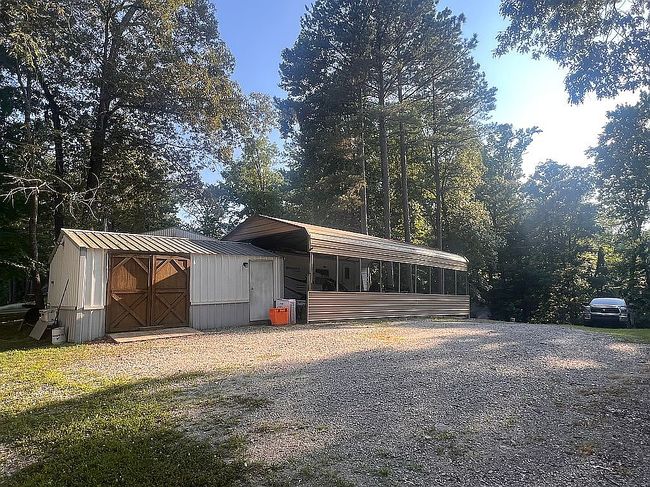 Photo of 105 Gracy Dr, Springville, TN