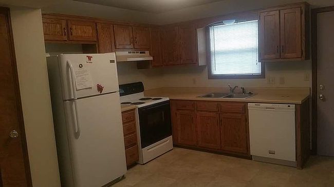 Additional photo 1 of property located at 829 Sunflower St