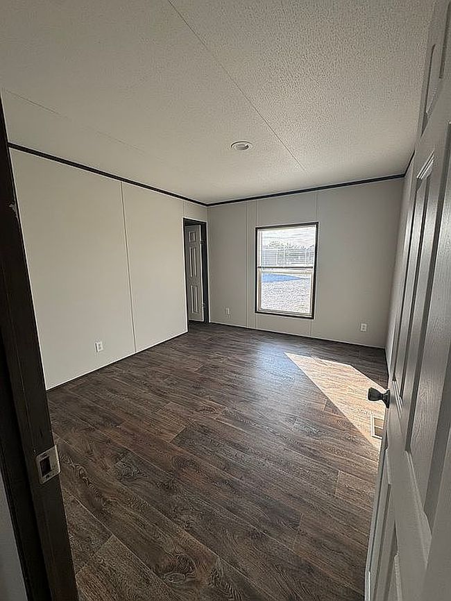 Photo of 636 County Road 1615, Moore, TX
