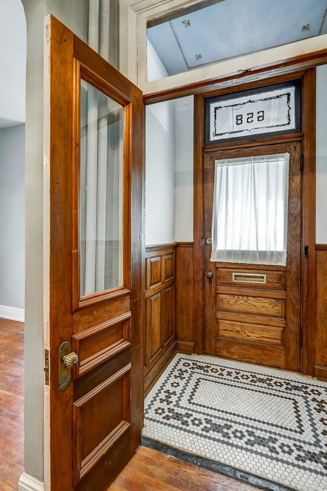 Image of 658 W Chestnut St
