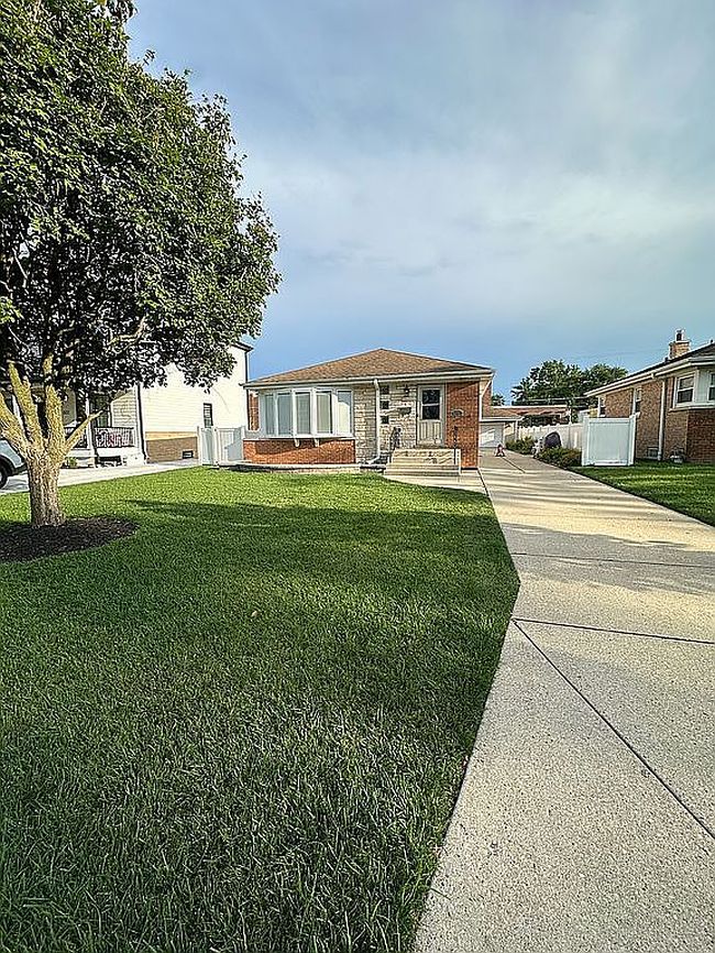 Photo of 8063 W Prospect Ct, Niles, IL