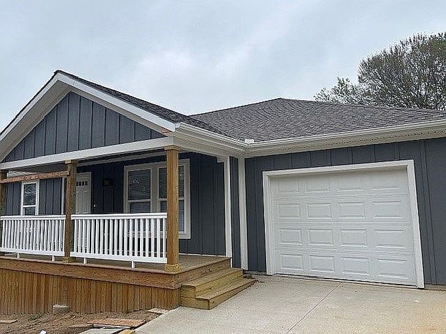 Photo of 501 E Louis St, Saint Joseph, MO