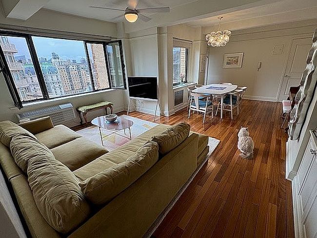 Additional photo 1 of property located at 2166 Broadway Apt 19B