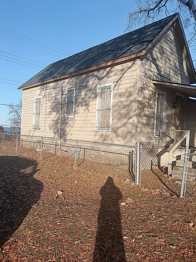 Image of 1500 E 2nd St