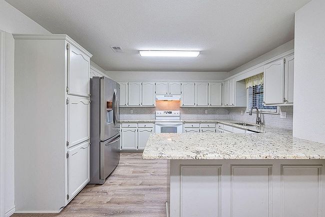 Additional photo 3 of property located at 411 Bluebonnet St