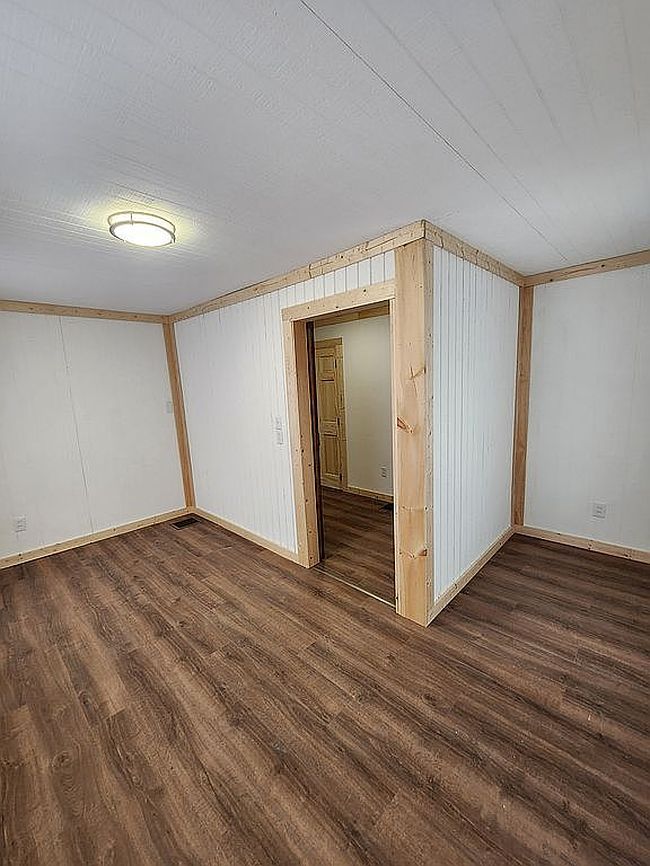 Photo of 77 E Main St, Salineville, OH