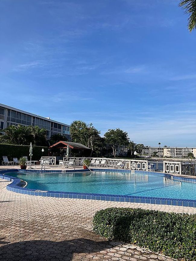 Image of 2616 Garden Dr N Apt 305