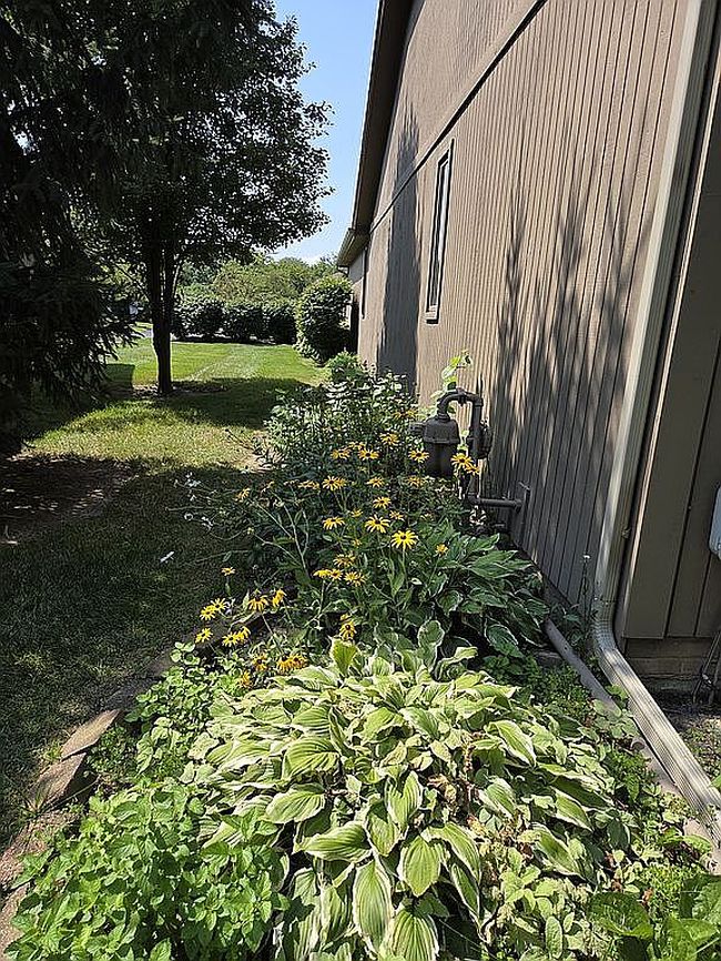 Photo of 23 Meadowpond Dr, Perrysburg, OH
