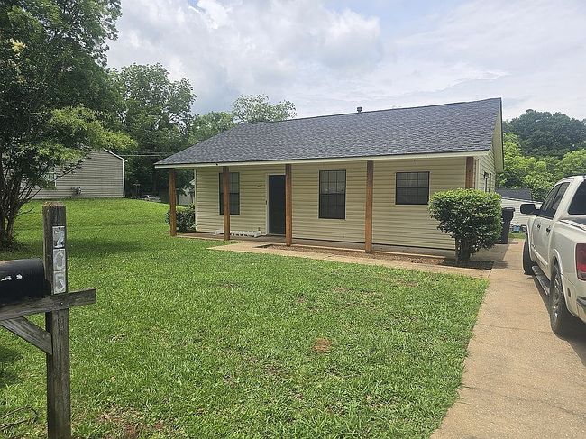 Photo of 705 Avenue J, West Point, GA