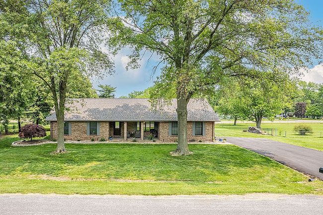 Photo of 616 E Brentmoor Dr, Troy, IL