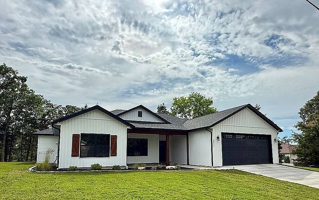Photo of 4615 Deer Run Dr, Osage Beach, MO