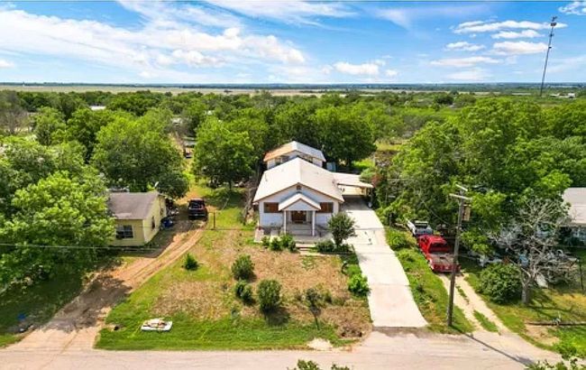 Photo of 406 N Rancho Rd