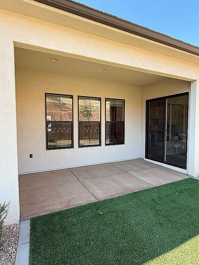 Additional photo 1 of property located at 7 E Dakar Ln