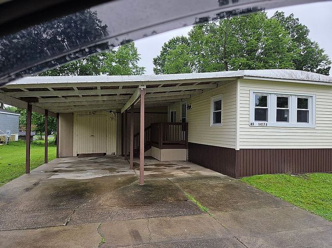 Additional photo 1 of property located at 111078 Lawrence Loop #45