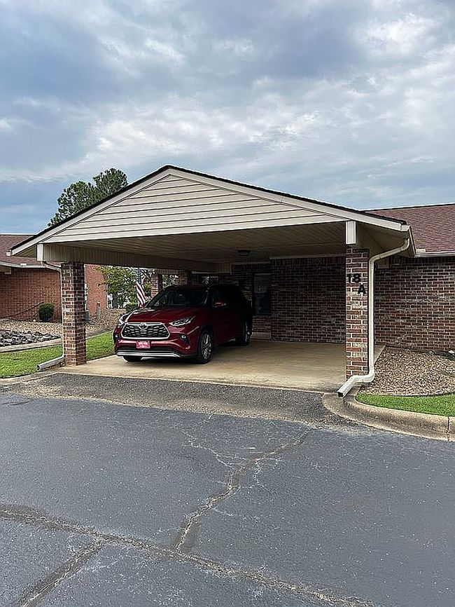 Photo of 124 Corporate Ter Apt 18A