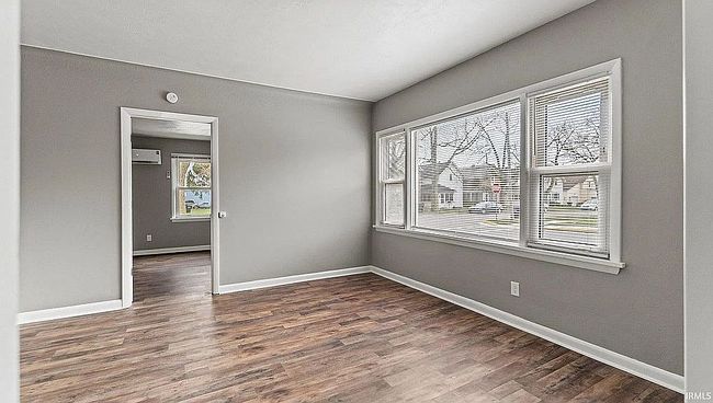 Photo of 116 E Baltimore St, Garrett, IN