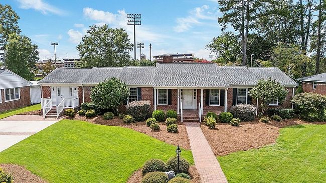 Photo of 1706 Rosewood Dr