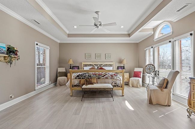 Image of 11 Golden Oak Dr