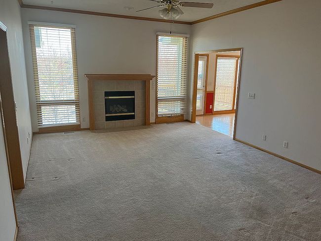 Photo of 11703 Lakeview Dr, Papillion, NE