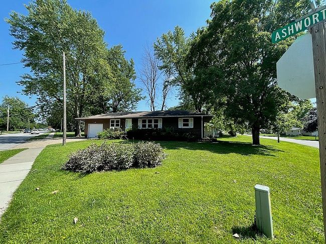 Photo of 260 Ashworth Dr, Waukee, IA