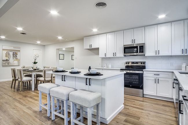 Image of 5812 Waltham Ave