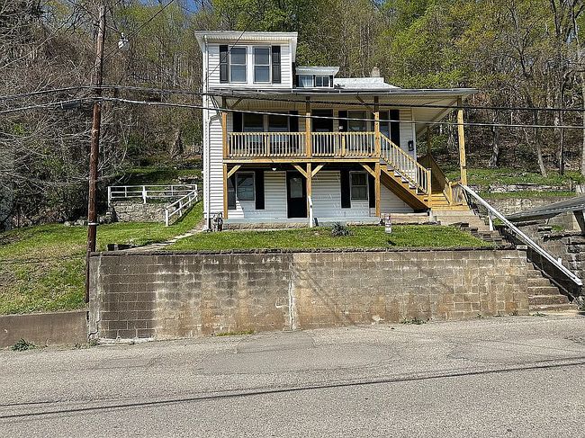 Photo of 169 Mulberry Ave, Pomeroy, OH