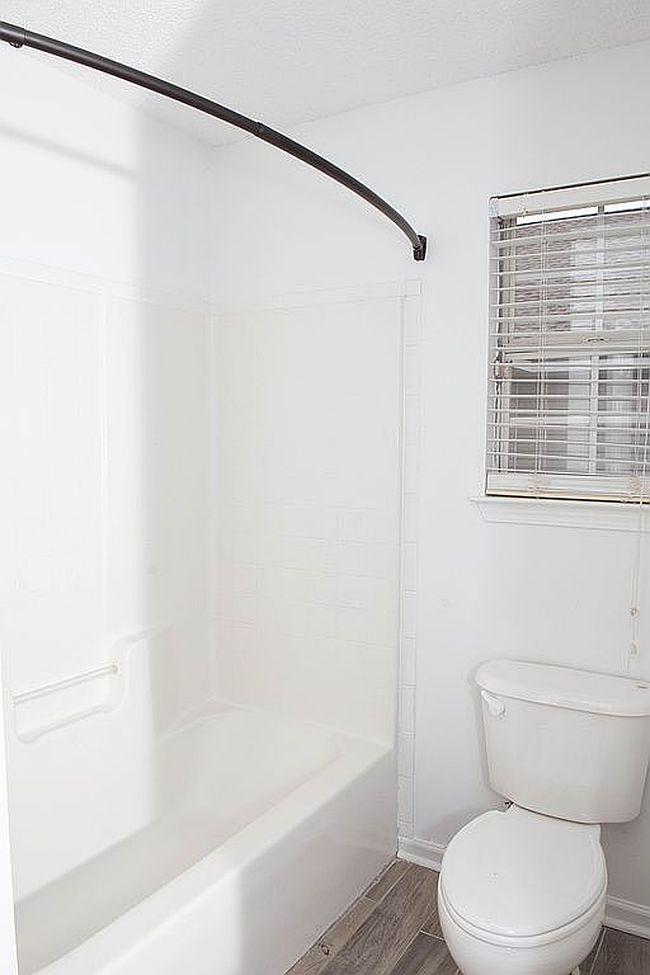 Photo of 204 Falkirk Dr, Warner Robins, GA