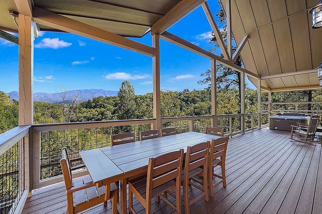 Photo of 854 Cliff Branch Rd, Gatlinburg, TN