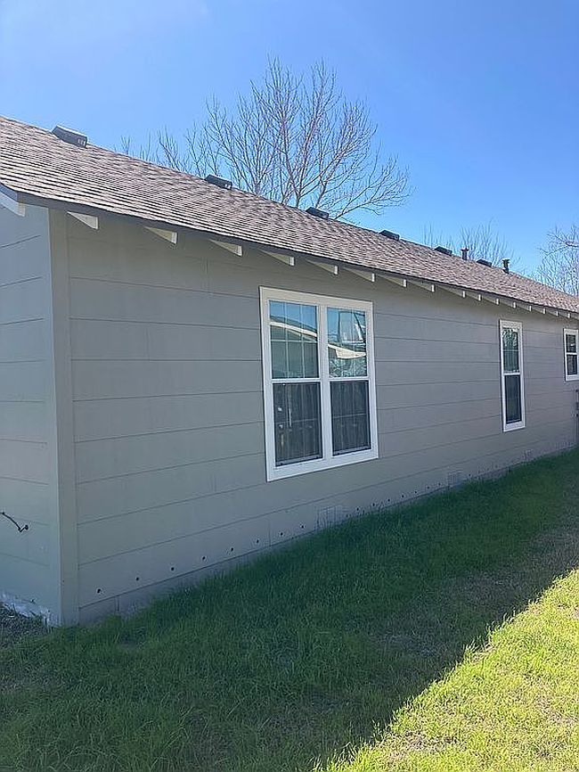 Photo of 1406 N Clinton St, Cuero, TX