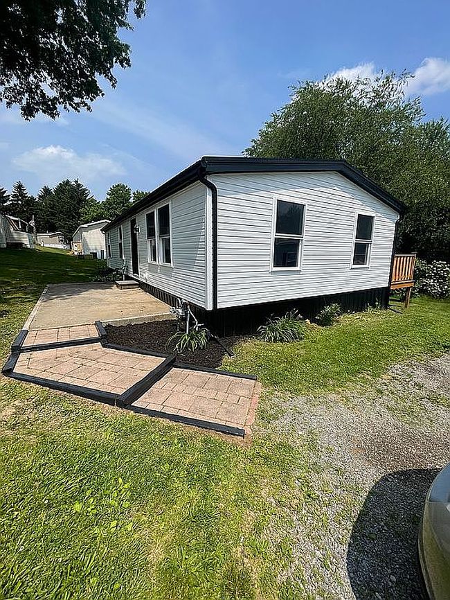 Photo of 105 York Rd, Cranberry Township, PA