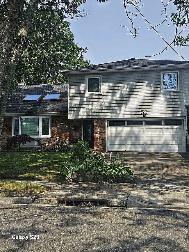 15 Captains Rd, Valley Stream, NY