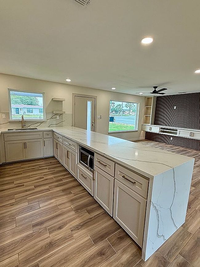 Image of 1901 Harvey Dr