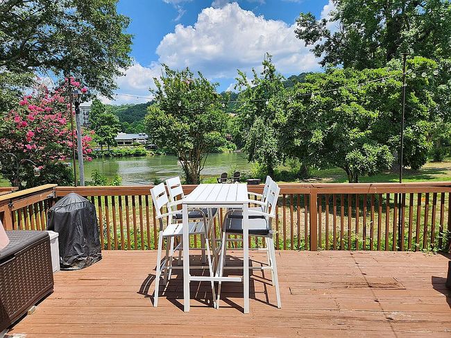 Photo of 1105 Riverbend Club Dr Se