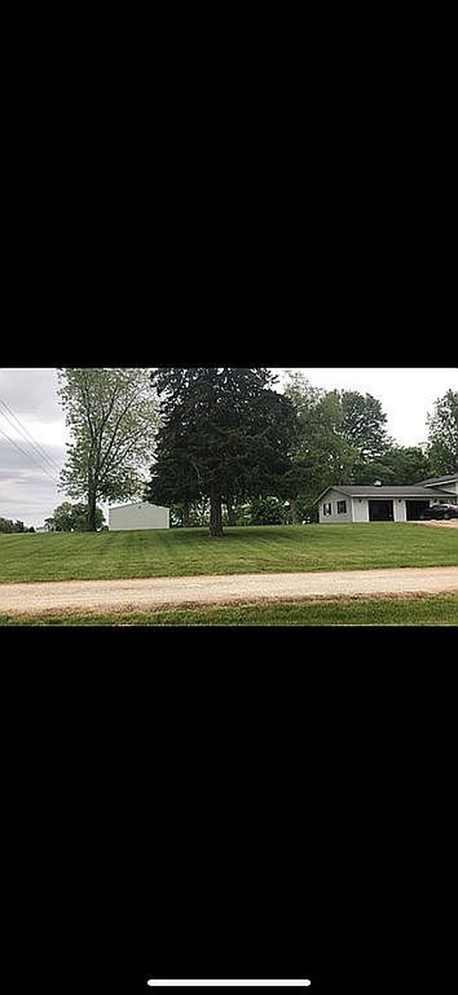 Photo of 1085 Merritt Blacktop Rd, Bluffs, IL