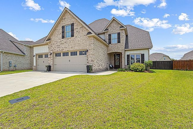 Photo of 210 Perth Ct, Warner Robins, GA