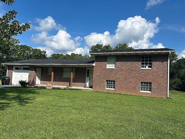 Photo of 8784 Parkersburg Rd, Sandyville, WV