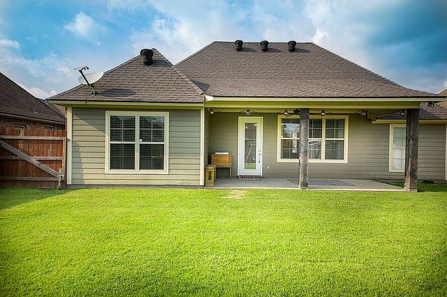 Photo of 202 Clay Ridge Dr, Youngsville, LA