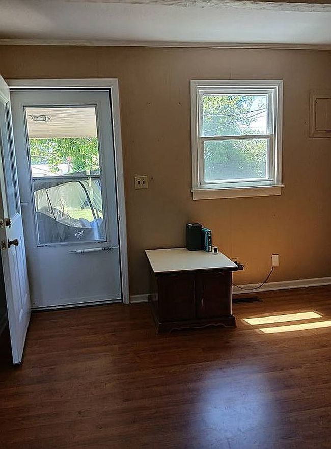 Image of 1403 Lynn Pl
